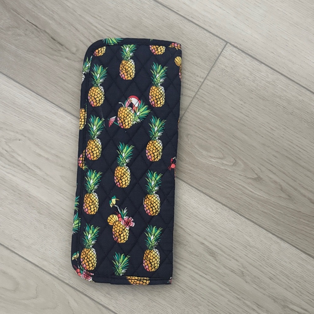 Vera Bradley Toucan Party Pineapple quilted bag set. Plus 4 other travel items - Picture 6 of 16
